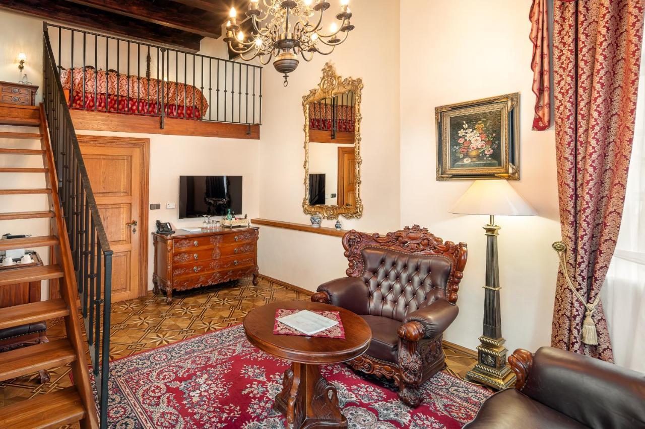 Hotel U Prince Prague By Bhg מראה חיצוני תמונה