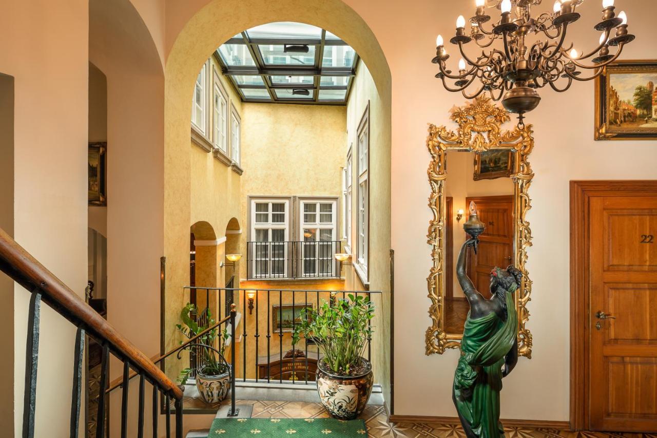 Hotel U Prince Prague By Bhg מראה חיצוני תמונה